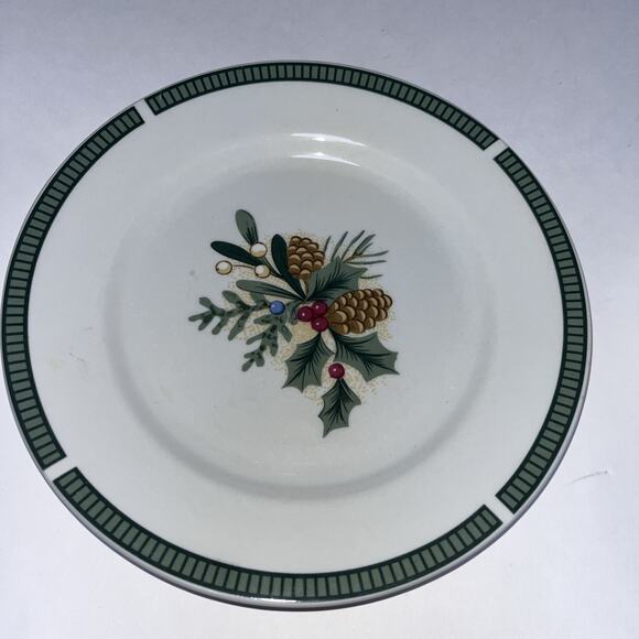 Fairfield Fine China Wintergreen 8" Salad Plate Holly Berries & Pine Cones Set 2 - Picture 3 of 4